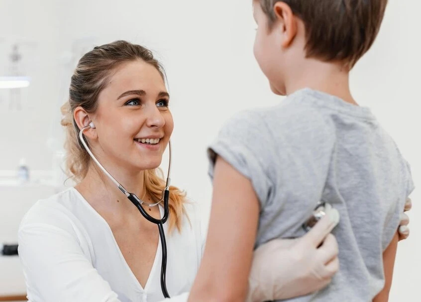Soins infirmiers pour petits et grands avec empathie au Cabinet Infirmier Mérignac